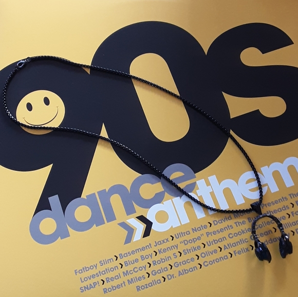 ๐ง Black plated DJ Headphones Pendant on Heavy Link Long Chain ๐ง - Picture 2 of 3